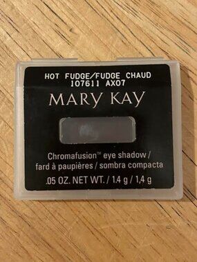 NIB Mary Kay Chromafusion Eye Shadow – Hot Fudge